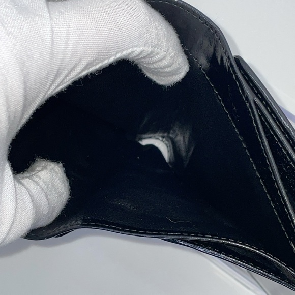 EUC GUCCI BLACK PATENT LEATHER MEDIUM WALLET AUTHENTICATED! - Picture 8 of 16